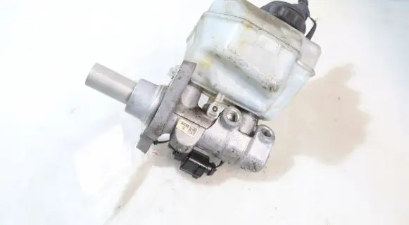 Volkswagen PASSAT B7 USA Master brake cylinder