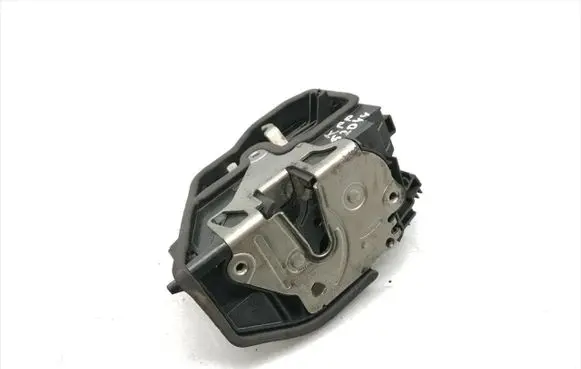 BMW X3 E83 Front door lock 7167073