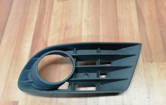 Volkswagen Golf Plus Front fog light trim/grill 5M0853666B 5M0853666B9B9
