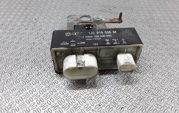 Coolant fan relay