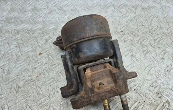 Toyota RAV 4 (XA20) Engine mount bracket 15292514