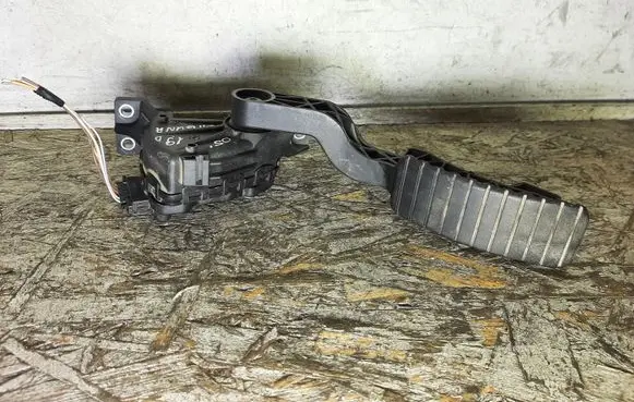 Renault Laguna II Accelerator throttle pedal 8200003392 6PV00811901