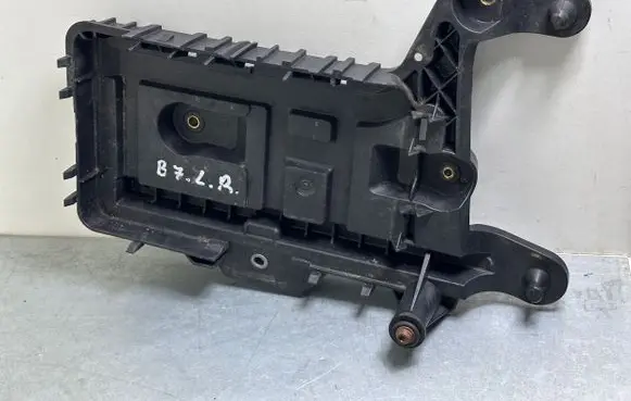 Volkswagen Passat Alltrack Battery tray 1K0915325B