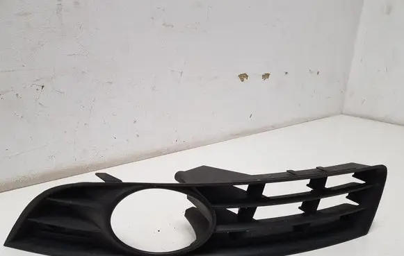 Volkswagen PASSAT B6 Front bumper lower grill 3C0853665A