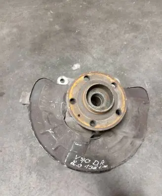 Volvo V70 Front wheel hub 9461944