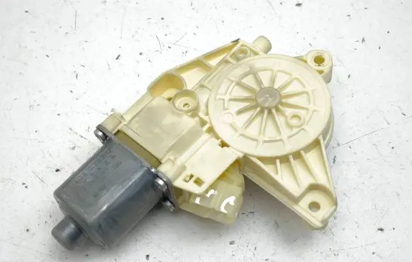 Mercedes-Benz GLK (X204) Rear door window regulator motor A2048200542 961109100