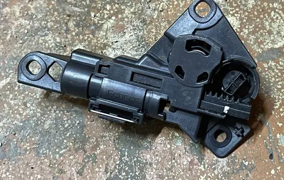 BMW 5 F10 F11 Glove box lock 1600086