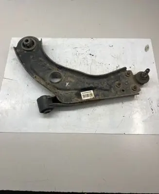 Peugeot 308 Front lower control arm/wishbone 