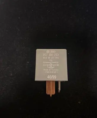 Volkswagen PASSAT B6 Other relay 357911253