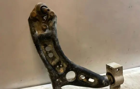 Front lower control arm/wishbone