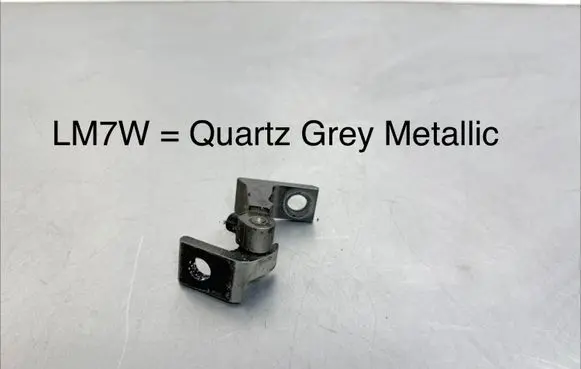 Audi Q7 4M Front door lower hinge A046574