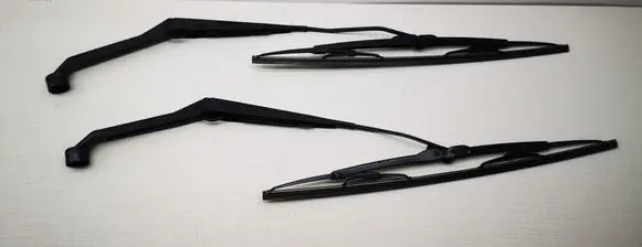 Suzuki Grand Vitara II Front wiper blade arm