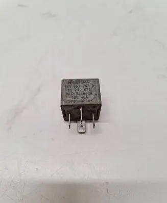 Volkswagen Golf V Other relay 141951253B 20240072