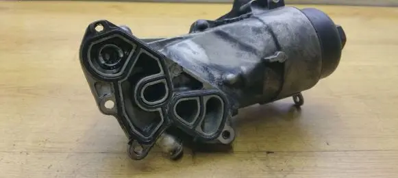 Oil filter mounting bracket