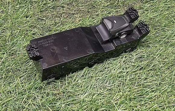 Hyundai Santa Fe Electric window control switch 935802W000 39S5221000
