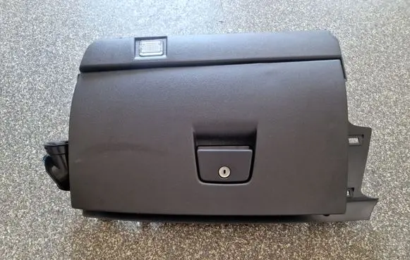 Volvo S40 Glove box