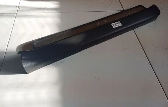 Front sill trim cover