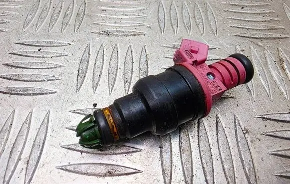 BMW 7 E38 Fuel injector 0280150440