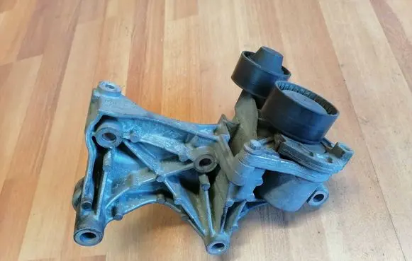 Renault Espace V (RFC) Generator/alternator bracket 117105124R