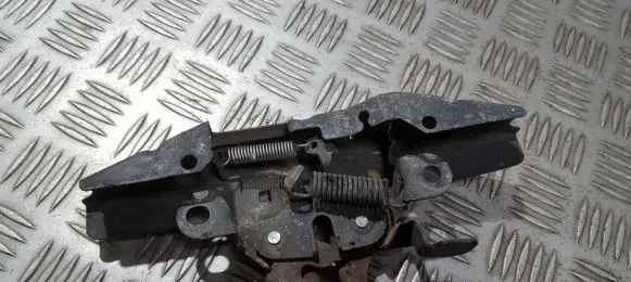 Engine bonnet/hood lock/catch