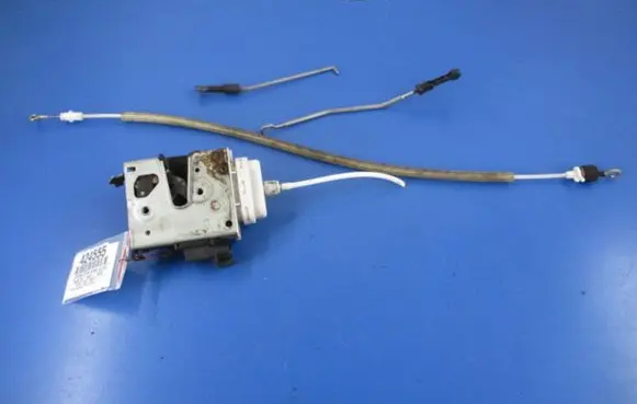 Audi A4 S4 B5 8D Front door lock 8D1837016E