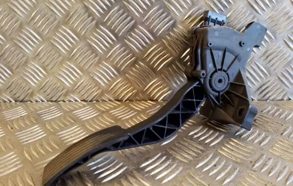Mitsubishi Colt Accelerator throttle pedal A4543000304 6PV00886600