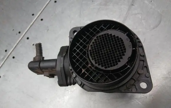 Skoda Octavia Mk2 (1Z) Mass air flow meter 0281002531