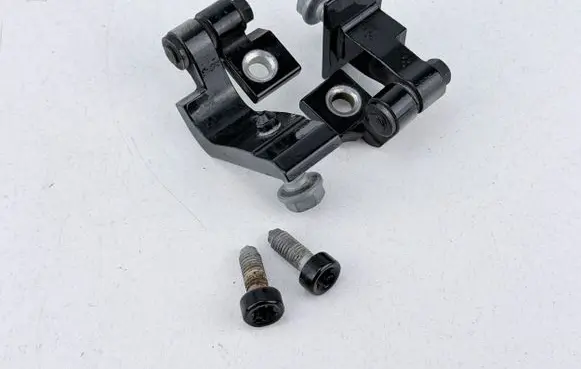 BMW 1 F20 F21 Rear door hinge set 7246062 7246064