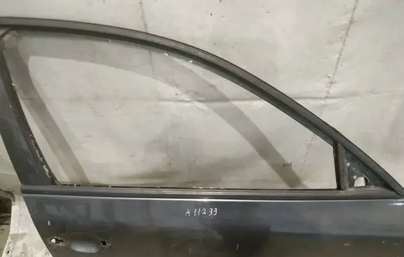 Skoda Superb B5 (3U) Front door glass trim molding 