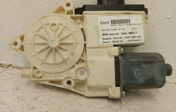 BMW X3 F25 Front door window regulator motor 0130822223 69259631 840311302