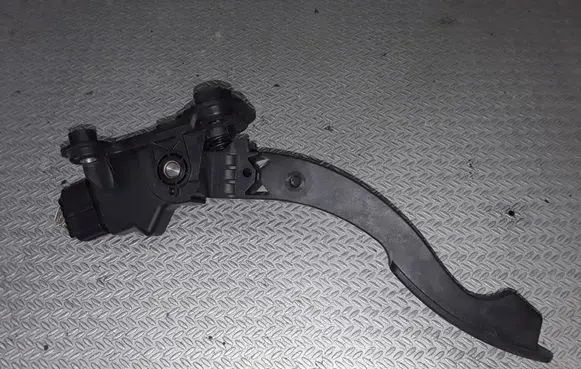 Mitsubishi Lancer VIII Accelerator throttle pedal 1600A102