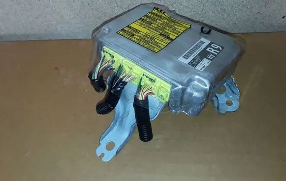 Lexus RX 330 - 350 - 400H Airbag control unit/module 1523007611 8917048160