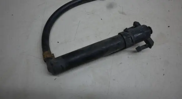Citroen C4 I Headlight washer spray nozzle 89028244