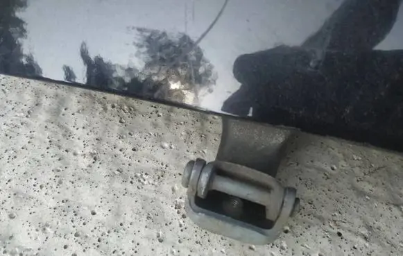 Ford Kuga I Tailgate/trunk/boot hinge