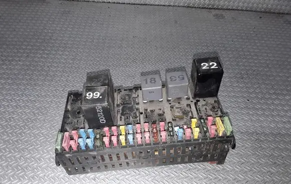 Volkswagen Transporter - Caravelle T4 Fuse module 357937039