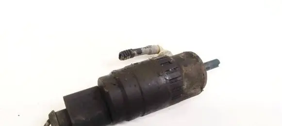 Volkswagen PASSAT CC Windscreen/windshield washer pump 1K5955651