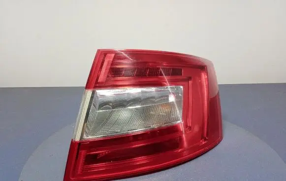 Skoda Octavia Mk3 (5E) Rear/tail lights 185311-02