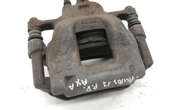 Toyota Auris E180 Front brake caliper