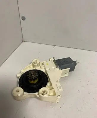 Ford Focus Front door window regulator motor 4M5T14A389 995208101