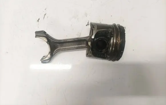 Alfa Romeo 159 Piston with connecting rod