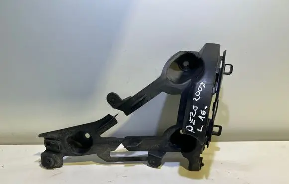 Rear bumper mounting bracket