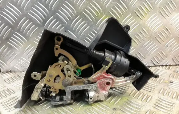 Mercedes-Benz C W202 Rear door lock 2027300535