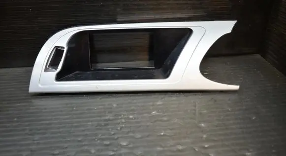 Radio/GPS head unit trim
