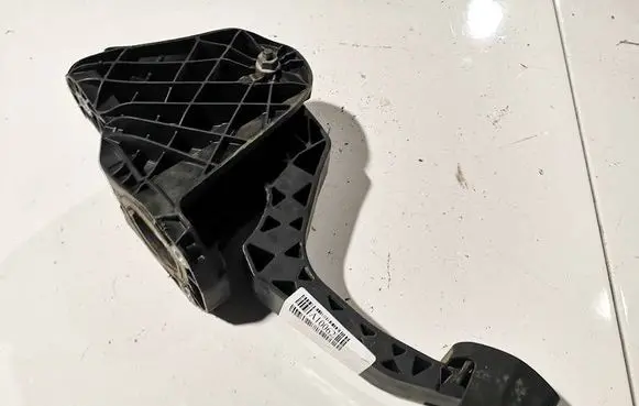 Volkswagen PASSAT B6 Clutch pedal 3c1721059