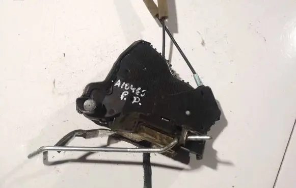 Toyota Corolla E120 E130 Front door lock