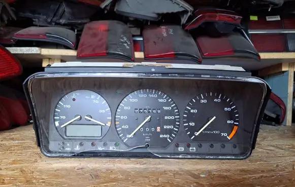Volkswagen PASSAT B4 Speedometer (instrument cluster) 357919033D 110008469001
