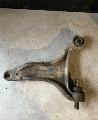Volvo XC70 Front lower control arm/wishbone 08646376