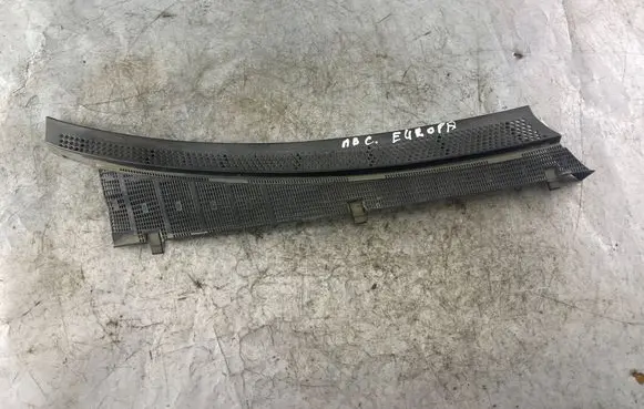 Mercedes-Benz C W202 Wiper trim 2028310258