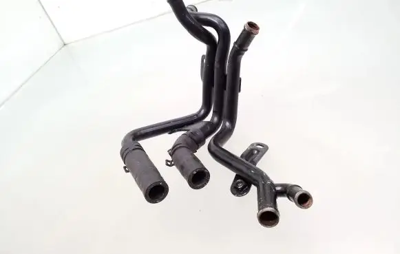 Volkswagen Golf VII Engine coolant pipe/hose 04L121064AF 04L121101A