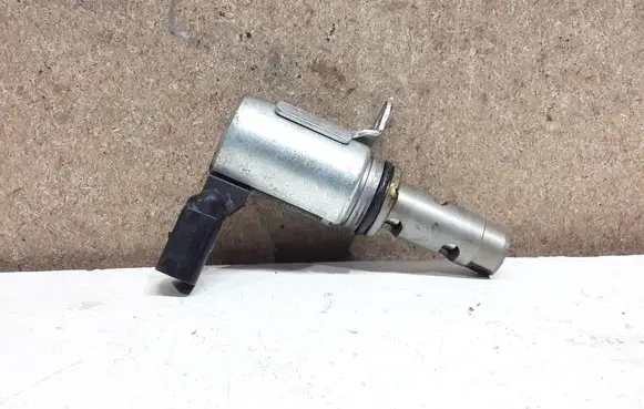 Volkswagen PASSAT B6 Camshaft vanos timing valve 03C906455A